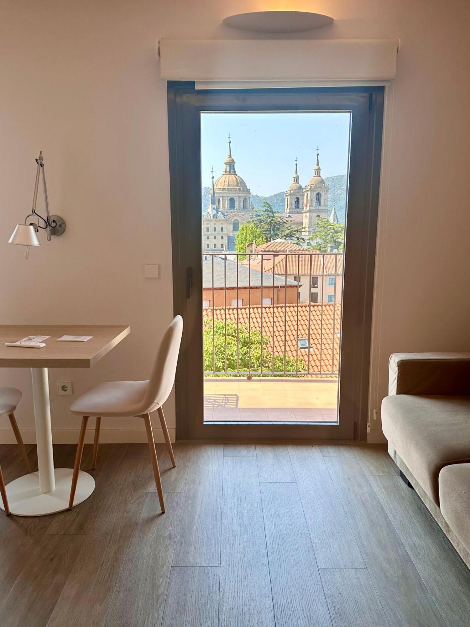 San Lorenzo Suites San Lorenzo de El Escorial ภายนอก รูปภาพ